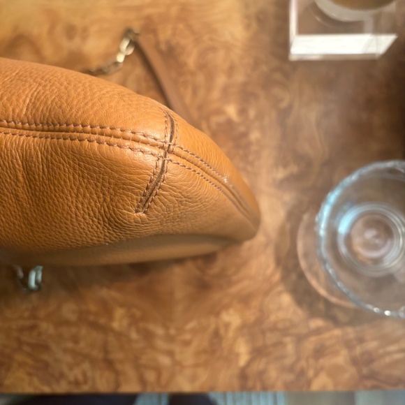 Rare find! Tory Burch Bucket Bag - Picture 7 of 8